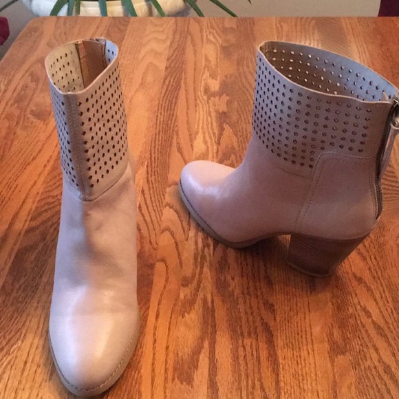 Nine West Shoes - 🌹Like New Nine West Genuine Leather Tan Booties